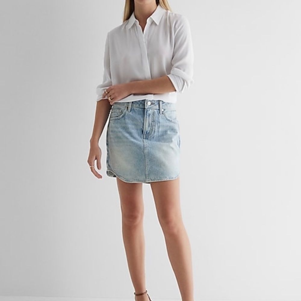 Express high rise light wash mini denim skirt size 14 NWT